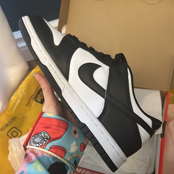 Nike panda dunks size 4y men’s equivalent to 5 women’s - Picture 3 of 3